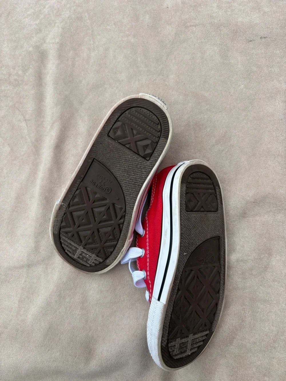⭐Chuck Taylor Converse All Star Madison Low Top Sneaker - Unisex Toddler 7 - Picture 5 of 5